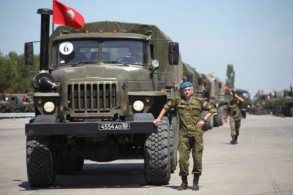 Автобат. Российские автомобильные войска. Машины урал колонна. Автомобильные войска. Автомобильные войска.