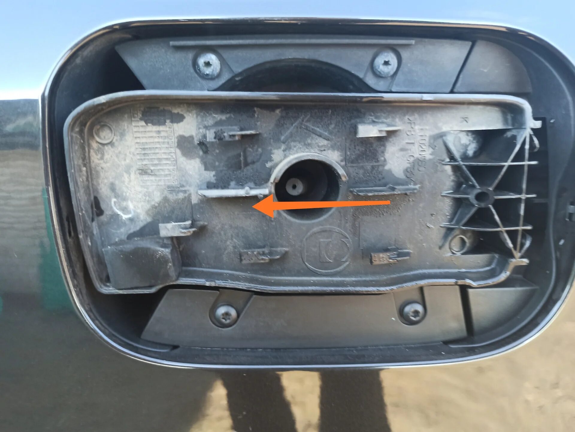 Рено лючок бензобака как снять ремонт крышки бензобака Renault Megane I, 1,6 л, 2001 года своими руками DRIVE