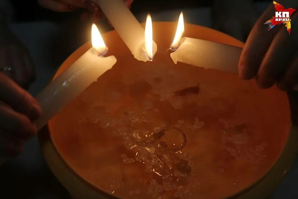 Капающий воск. Расплавленный воск. растопленный воск.