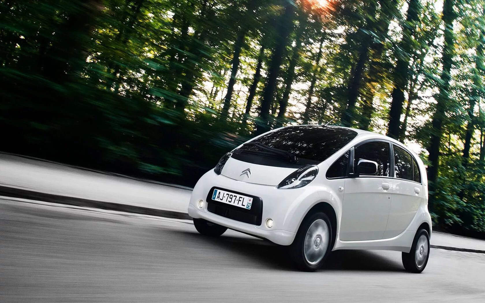 Ситроен электромобиль. Ситроен с1 белый. Ситроен c-Zero. Mitsubishi i-MIEV И Citroen c-Zero. Citroen c1.