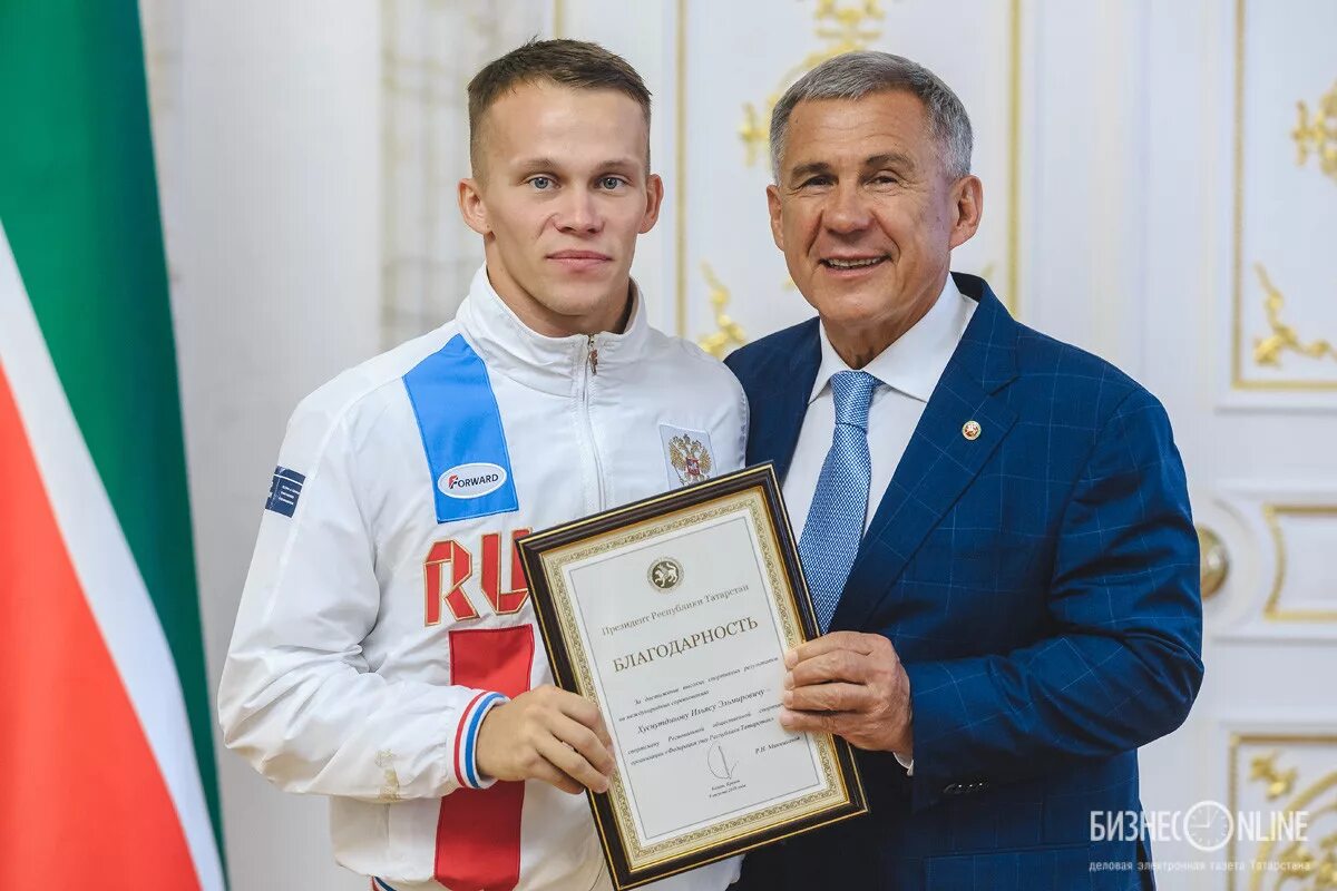 Встреча со спортсменами. Миниханов награждение. Минниханов и спорт фото. Миниханов наградил судью города Альметьевска.