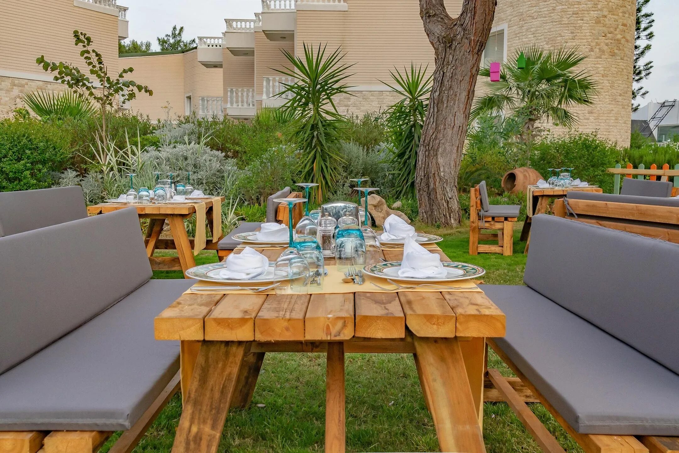 Comfort beach resort. Fun sun family comfort beach 5 кемер турция. локсия комфорт резорт кемер. fun sun comfort beach resort 5. fun sun family comfort beach территория.