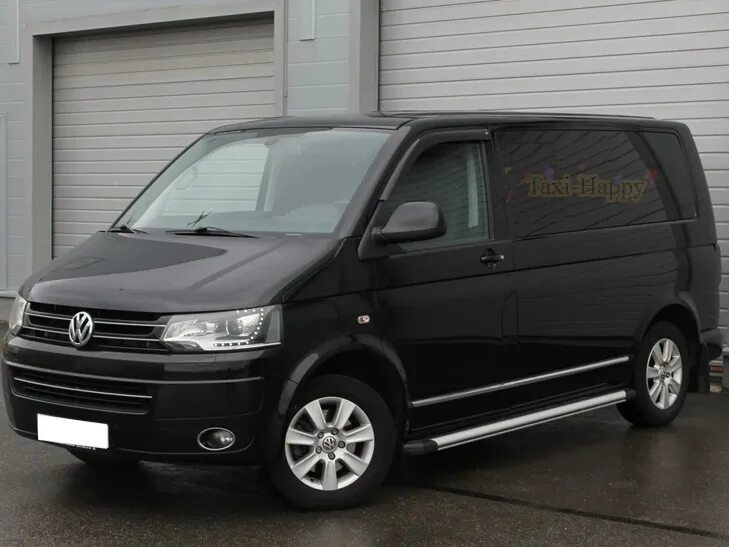 Купить т 5 на авито. Volkswagen Multivan черный. Volkswagen Multivan t5 Black. Фольксваген Мультивен т5 черный. Фольксваген Мультивен черный 2011.