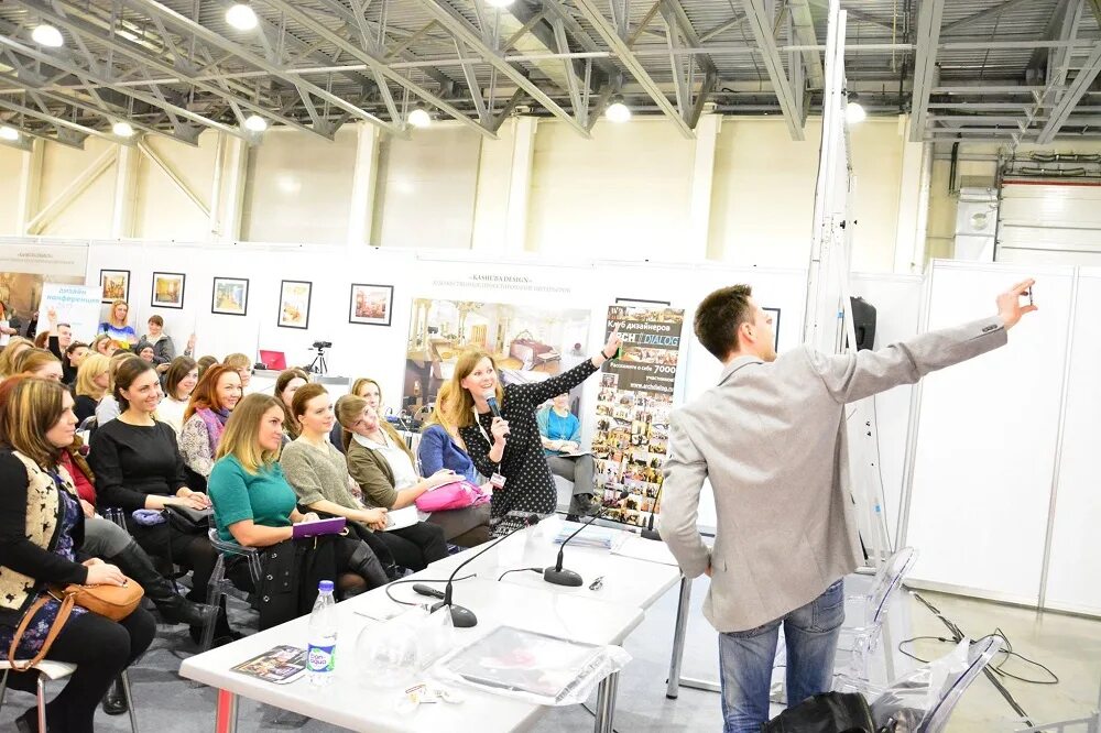 Музей россия моя история волгоград ночью. Галерея современного искусства псков. Выступление на выставке. Бизнес мероприятия. Ночь музеев россия моя история.