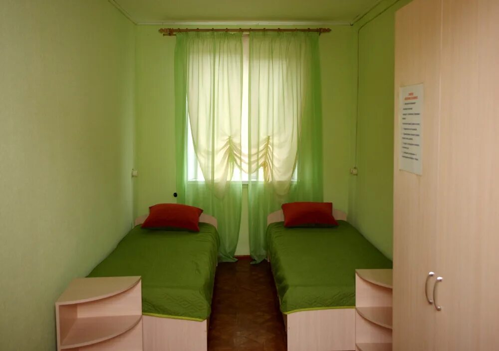 Санаторий воробьёво калужская область лагерь. Комнаты вожатых. Орлёнок лагерь комнаты вожатых. Дети в лагере артек. Комната вожатых в лагере.