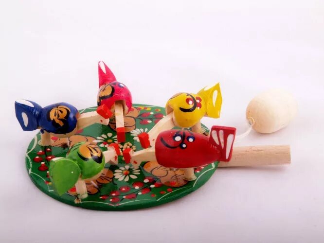 Игрушка курочка клюет. Богородская игрушка курочки клюющие. богородская игрушка курочки клюют зернышки. богородская резьба курочки. деревянная игрушка курочки клюющие зерно.