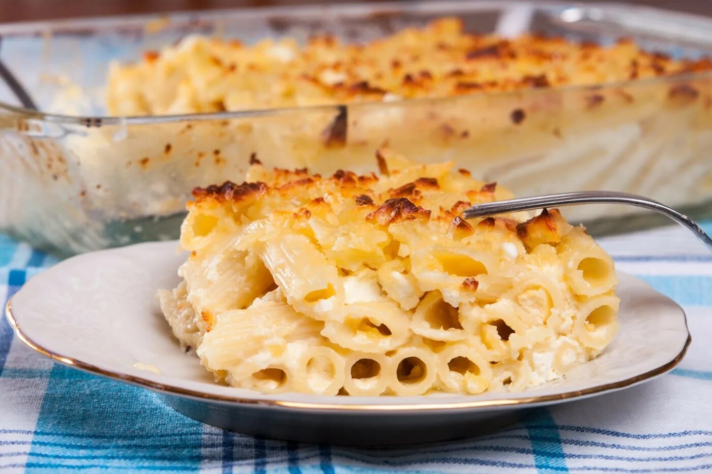 творожно вермишелевая запеканка. макаронник с творогом. лапшевник мордовский. запеканка из макарон и творога сладкая. лапшевник из макарон.