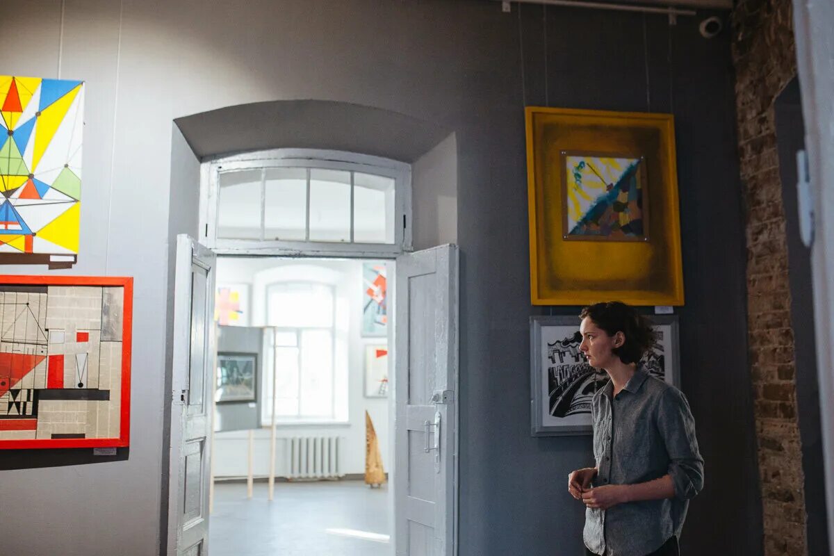 Огонь костер. Огонь трава. Огонь центр. Огонь центр. Центр современного искусства огонь.