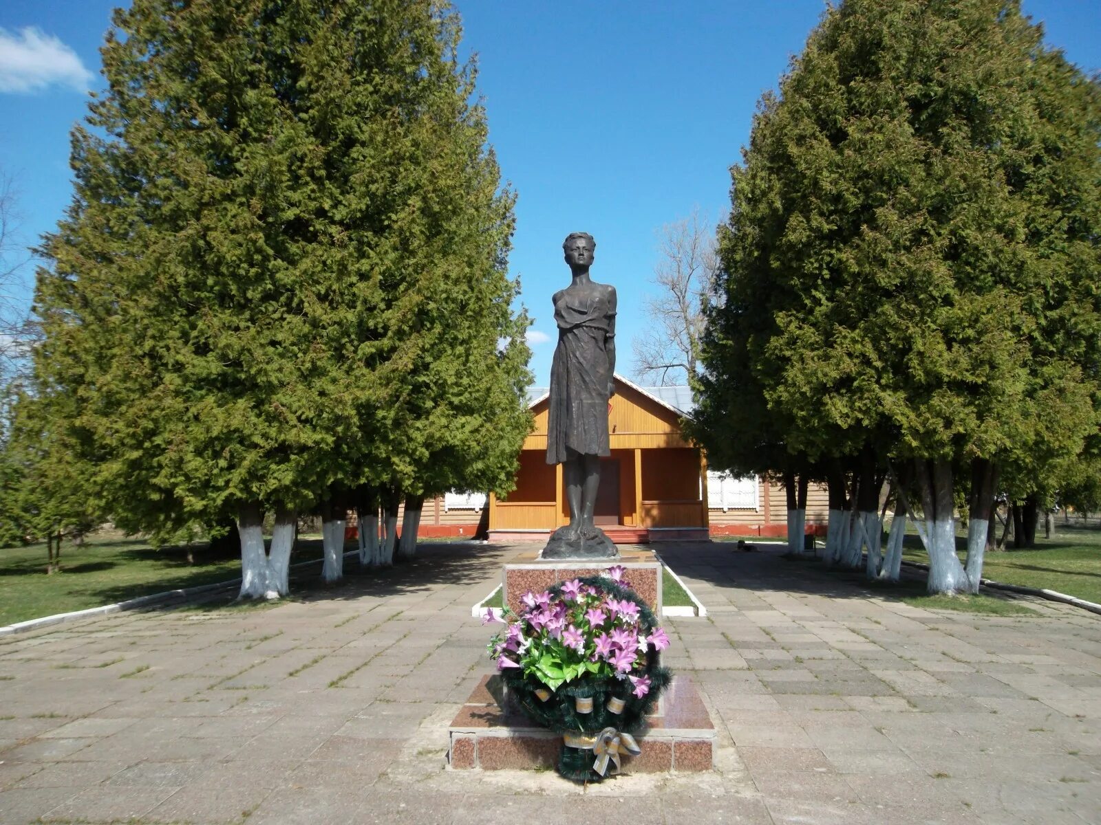 Пос космодемьянского. Музей Зои Космодемьянской в Московской области. Музей Зои Космодемьянской в Рузе. Мемориальный комплекс Зои Космодемьянской в Петрищево.