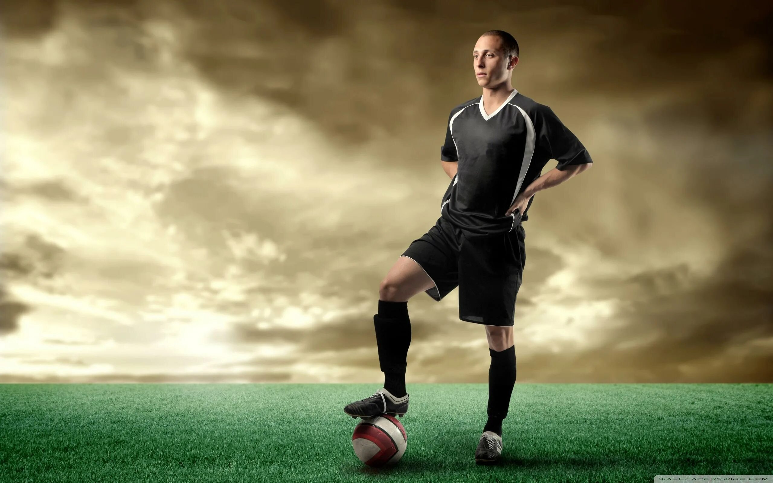 Peter started to play football because. Футболист с мячом. Футболисты на поле. Фотосессия футболистов. Спортсмен футболист.