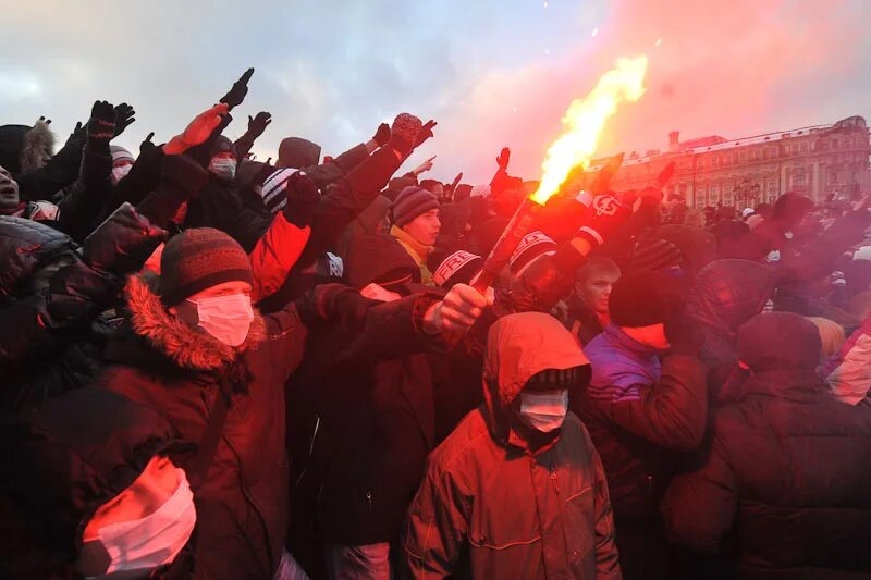 Беспорядки в якутии сегодня. Беспорядки на манежной площади 2010. бунт на манежной площади. манежка 2010 русский бунт. беспорядки на манежной площади.