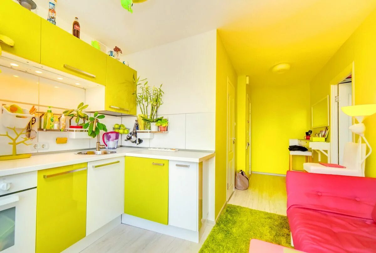 Кухня в желтом цвете. Кухня в ярких цветах. Яркие цвета в интерьере. Желто зеленая кухня