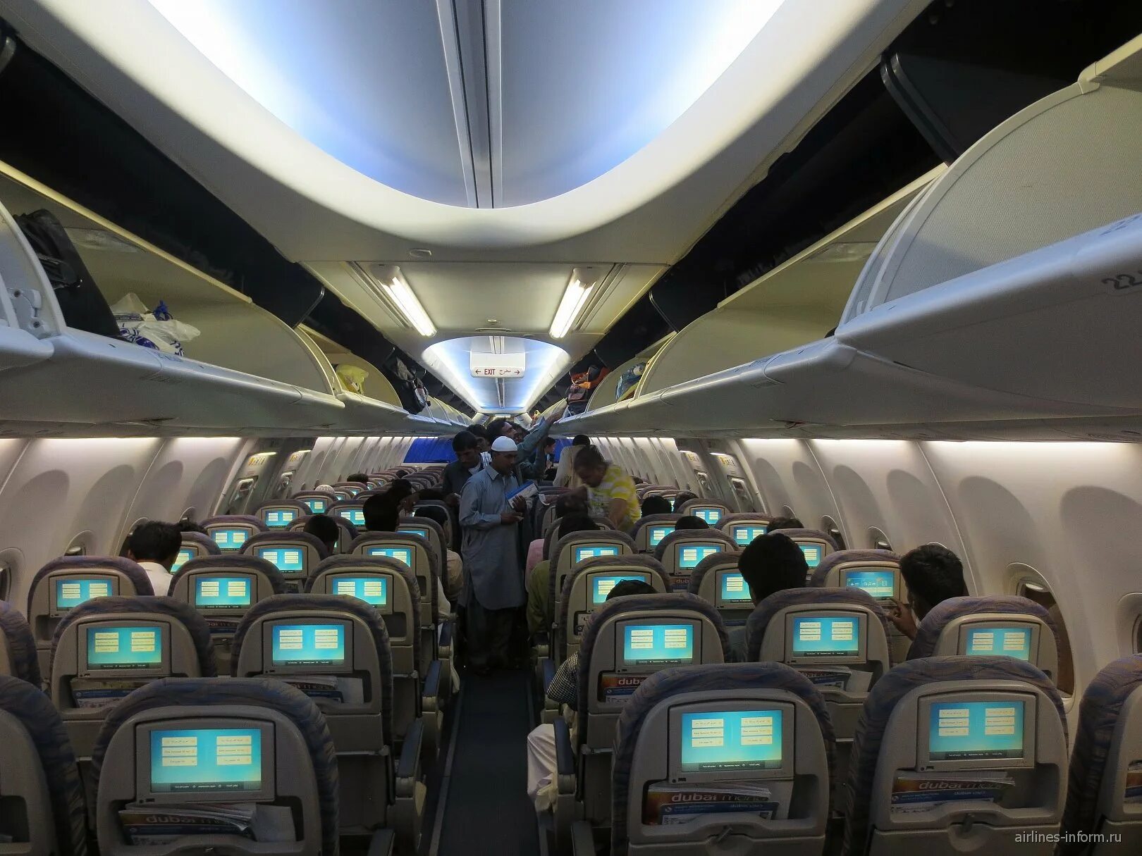 Fz flydubai. Флай дубай санкт-петербург дубай. Флай дубай самолеты. Боинг 737-800 flydubai салон. Fz flydubai.