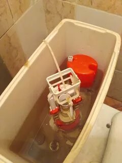 Внутренность унитаза бочка