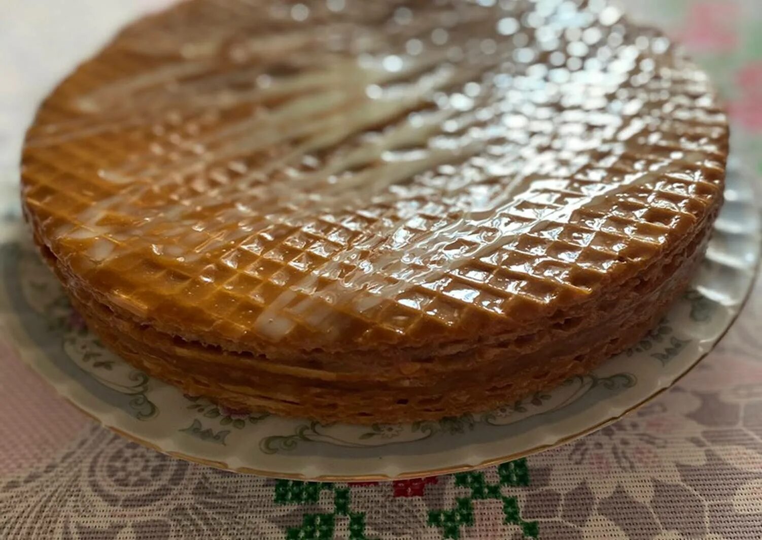 Вафельные коржи со сгущенкой. Вафельный торт со сгущенкой. вафельный тортик со сгущенкой. вафельный тор со сгущенкой.