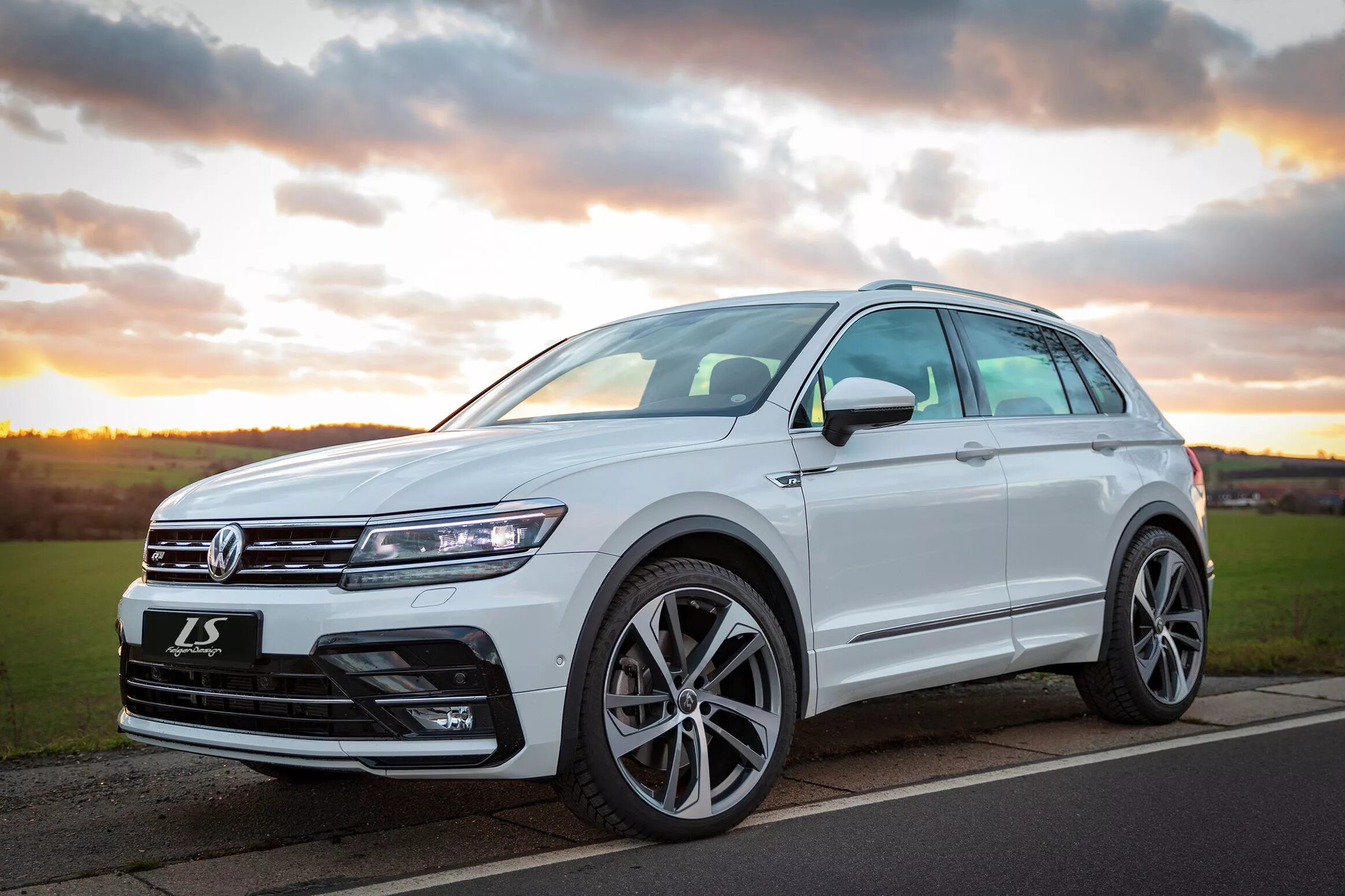 VW Tiguan 2 r line. Volkswagen Tiguan 2018 r line. Volkswagen Tiguan 2021 r line. VW Tiguan 2 r20. Vw r line