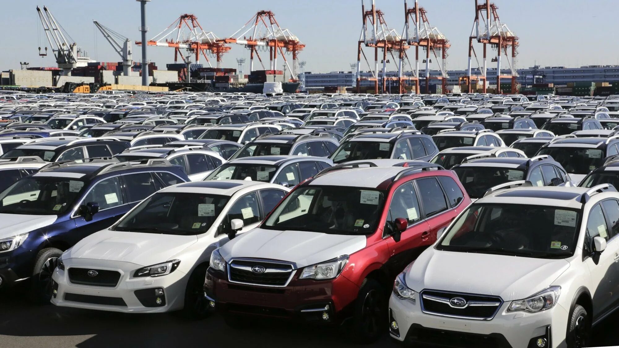 Экспорт автомобилей из японии. Машины в порту Японии. Экспорт японских машин. Япония экспорт машин.