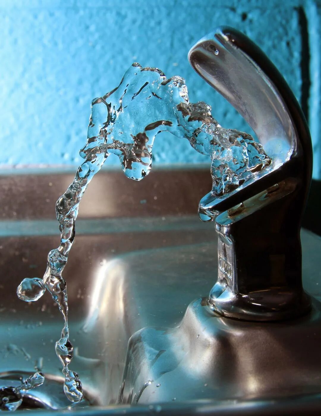 Питьевая вода дали. Питьевая вода. Пить воду. Питьевая вода в квартире. Фторирование воды.