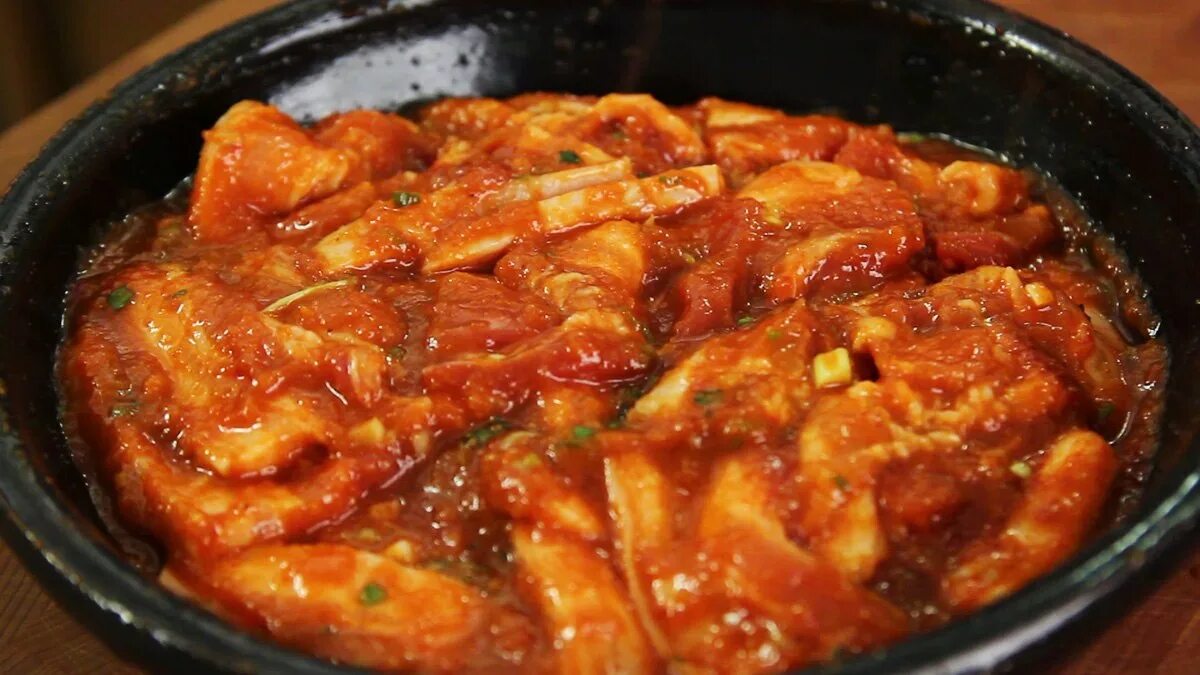 Мясо свинины по корейски. Свинина по корейски. Свинина с овощами по корейски. Свинина по карибски. Свинина по корейски на сковороде.