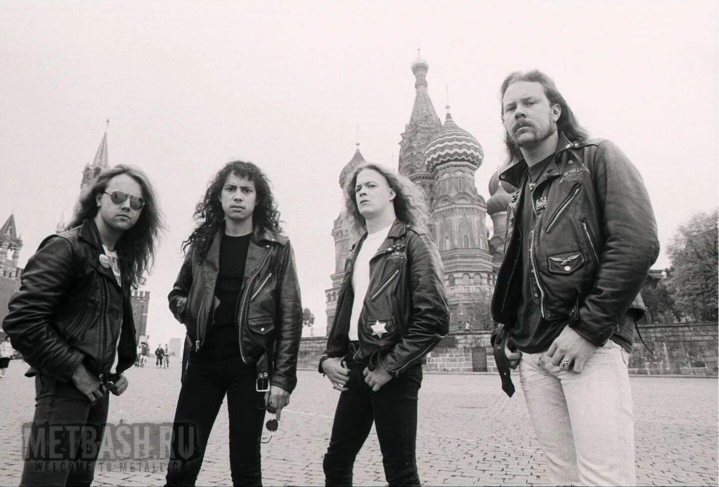 They live in russia. Металлика в Москве 1991. Металлика Тушино 1991. Metallica в Москве 1991. Группа металика Москва 1991.