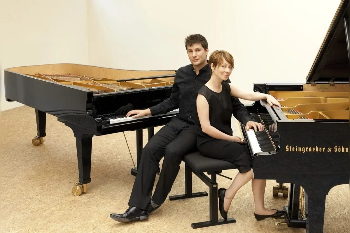 Фортепианный дуэт "aventure piano duo". Фортепианный дуэт st-duo москва софья сахнова. Ансамбль пианистов. Ада горбунова и виталий гаврук. Фортепианный дуэт st-duo.
