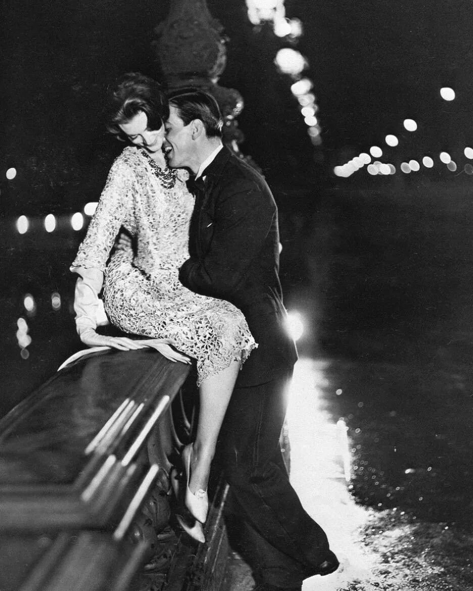 Брассай (Brassaï). Брассай ночной Париж. Робер Дуано поцелуй.