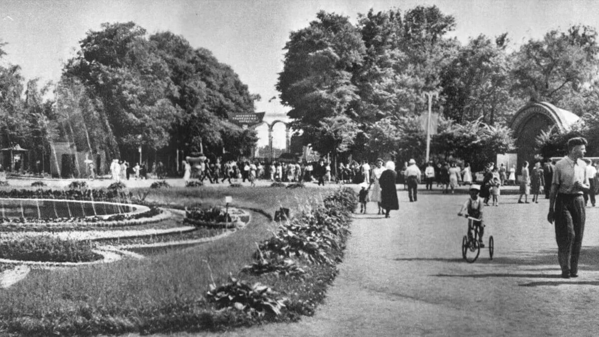 Старый парк история. Липецк 19 век. Парк жим воронеж. Старый парк история. Городской сад сапожникова в вольске.