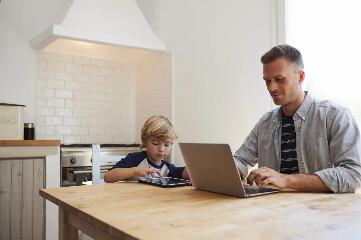 Family at home asian 4к. The whole working-from-home thing актеры. Отец и сын. Работа с семьей. Вопросы с what time.