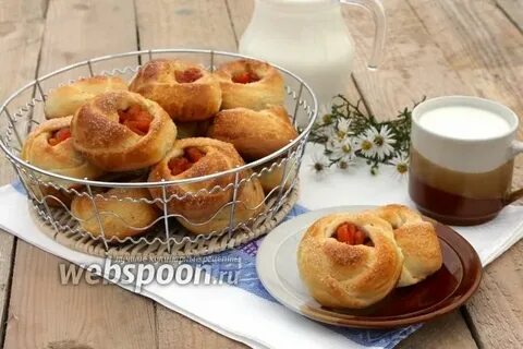 Булочки с курагой из дрожжевого теста