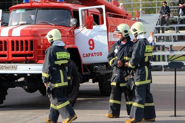 Машина "пожарная служба". 101 Пожарная служба. Пожарные автомобили колонна. Пожарная машина 112.