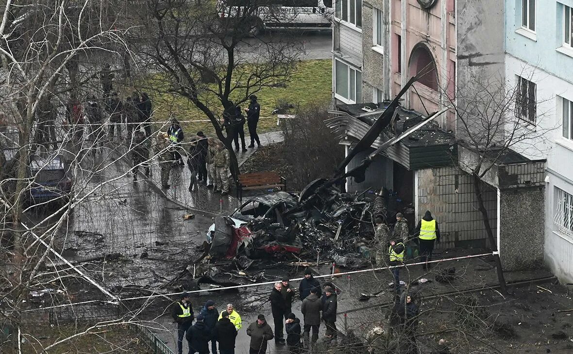 Что известно о крушении вертолета. Крушение вертолета в броварах. вертолет упавший на украине.