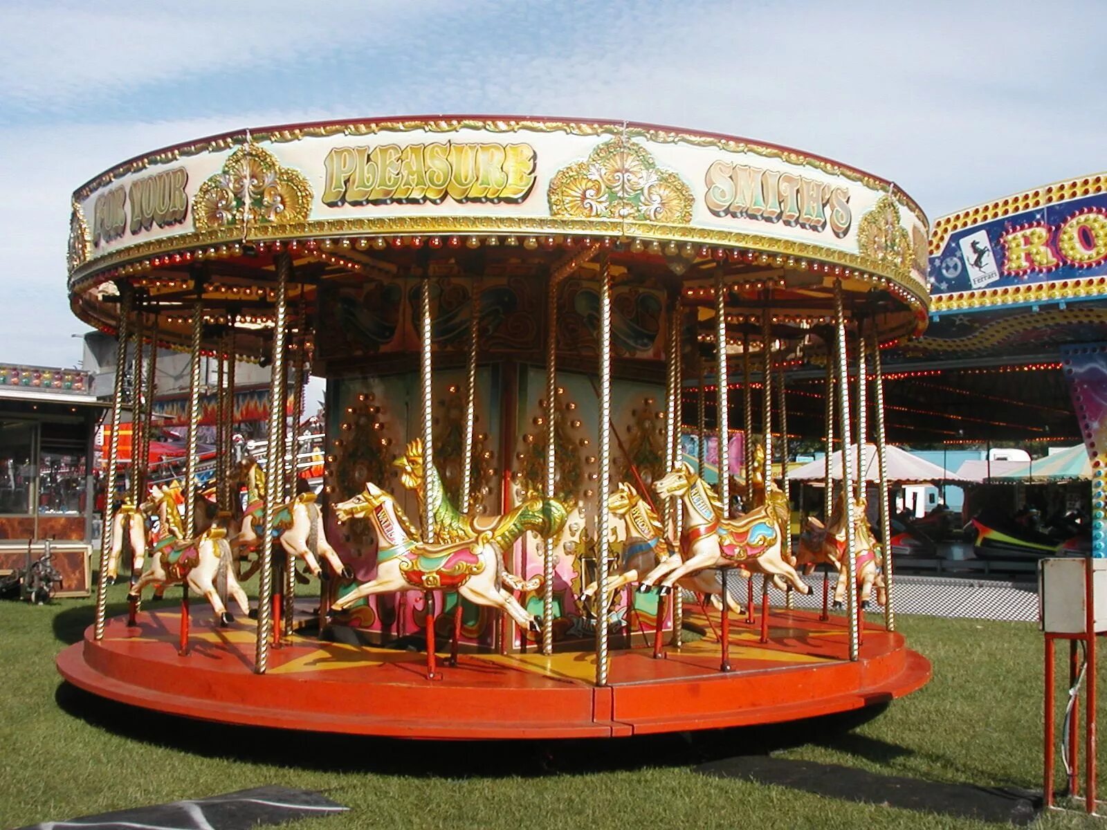 Roundabout Карусель. Золтана Фабри “Карусель. Funfair Merry go Round Carousel. Иссыккуль Карусель. Funfair перевод на русский