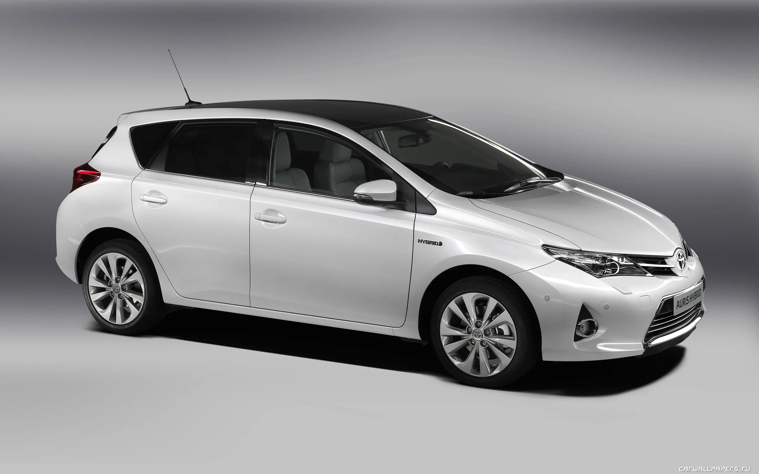 Тойота аурис гибрид. Toyota Auris Hybrid 2013. Toyota Auris Hybrid 2012. Тойота аурис 2013 хэтчбек.