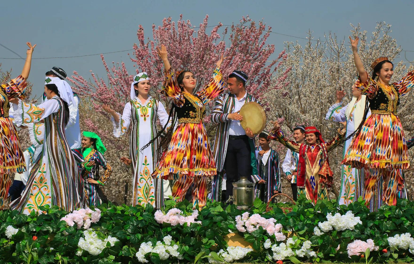 Навруз 2022 Узбекистан традиции. Национальный праздник Навруз в Таджикистане. Традиции Навруза в Узбекистане. Праздник Навруз 2022 в Узбекистане. Навруз табриклари фото