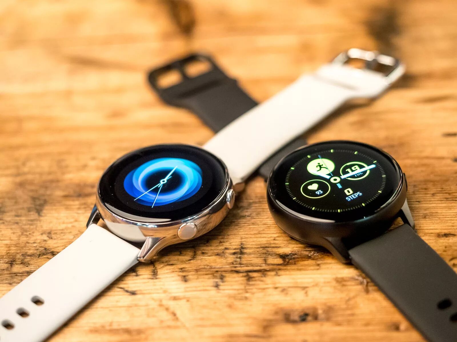 Samsung galaxy watch iphone. Samsung Galaxy watch Active 3. Samsung watch 2. Самсунг вотч 2 зарядка. Зарядка для часов самсунг галакси вотч 4.