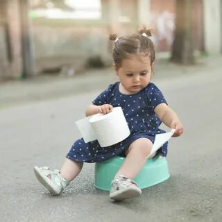 Писать сидя девушке