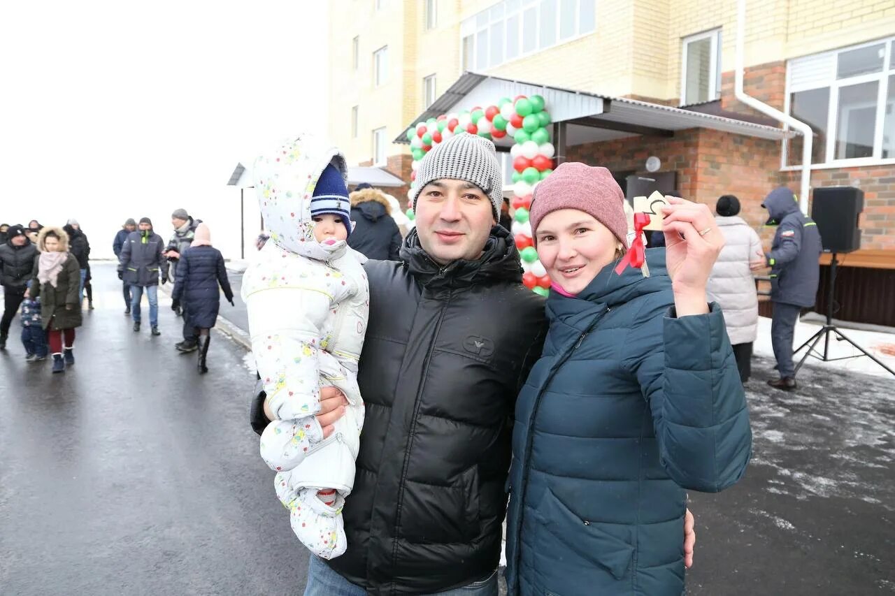 Город Киров вручение ключей от квартиры. Тимоново вручение ключей. Фото компании дома новый год.