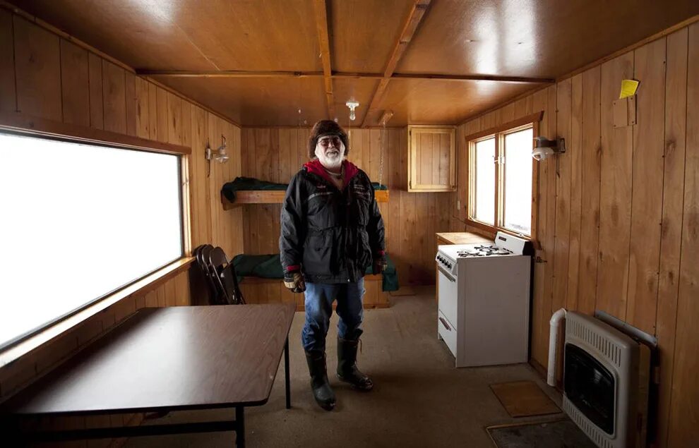 зимняя рыбалка с проживанием в домиках. рыбацкий домик для зимней рыбалки. рыбацкий дом. рыболовная база отдыха ихтиолог. рыболовная база львово волоколамский район.