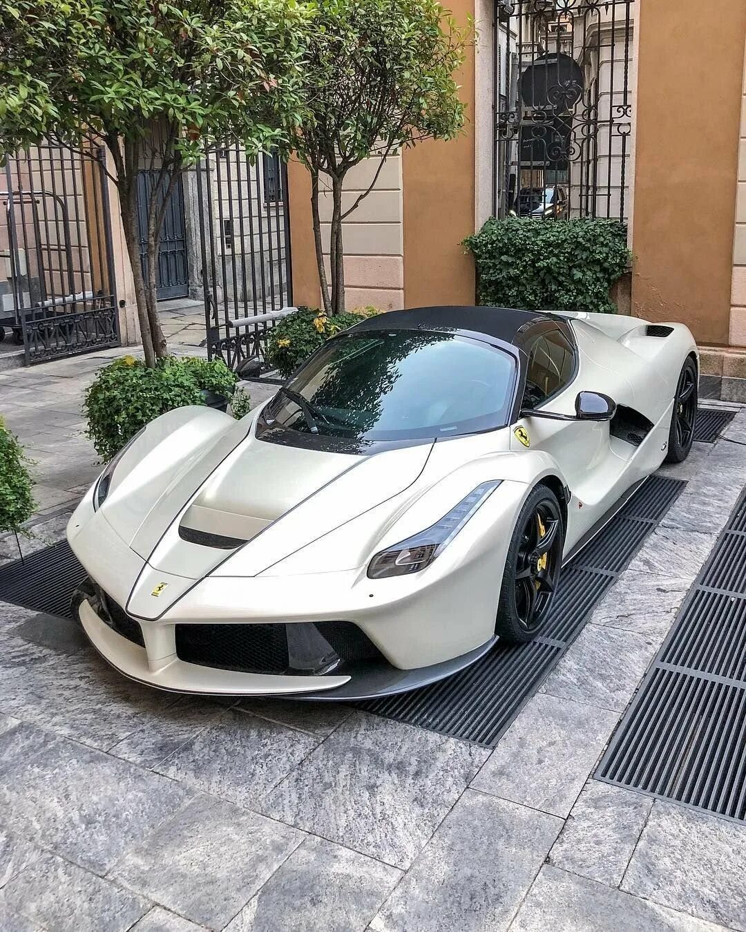 Ferrari LAFERRARI. Ferrari LAFERRARI И Pagani Huayra. Роскошные машины. Дорогие Тачки.