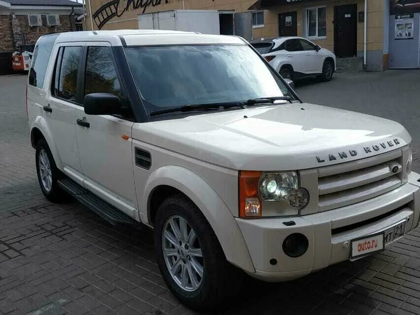 Дискавери б. Land Rover Discovery 3 2008. Ленд Ровер Дискавери 3 2.7 дизель. Ленд Ровер 2008 белый. Лед Ровер белый 2008 год.