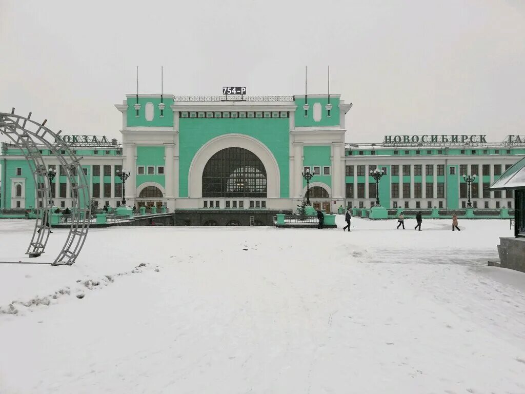 Новосибирск тараз. Новосибирск вокзал. Новосибирский ЖД вокзал. Вокзал Новосибирск главный. Ж Д вокзал Новосибирск главный.