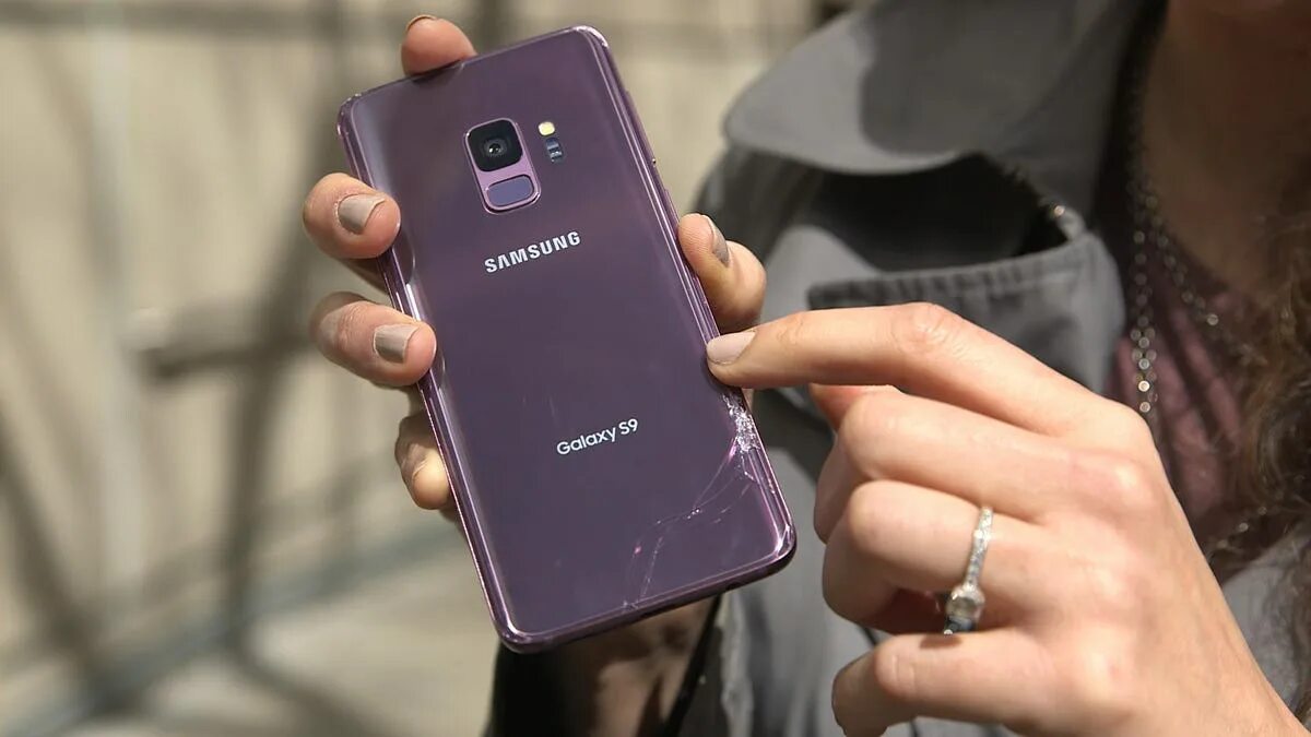 Планшет galaxy s9 plus. Samsung Galaxy s9. Samsung s9 Plus. Самсунг с 9 плюс. Samsung Galaxy s9 в руках.