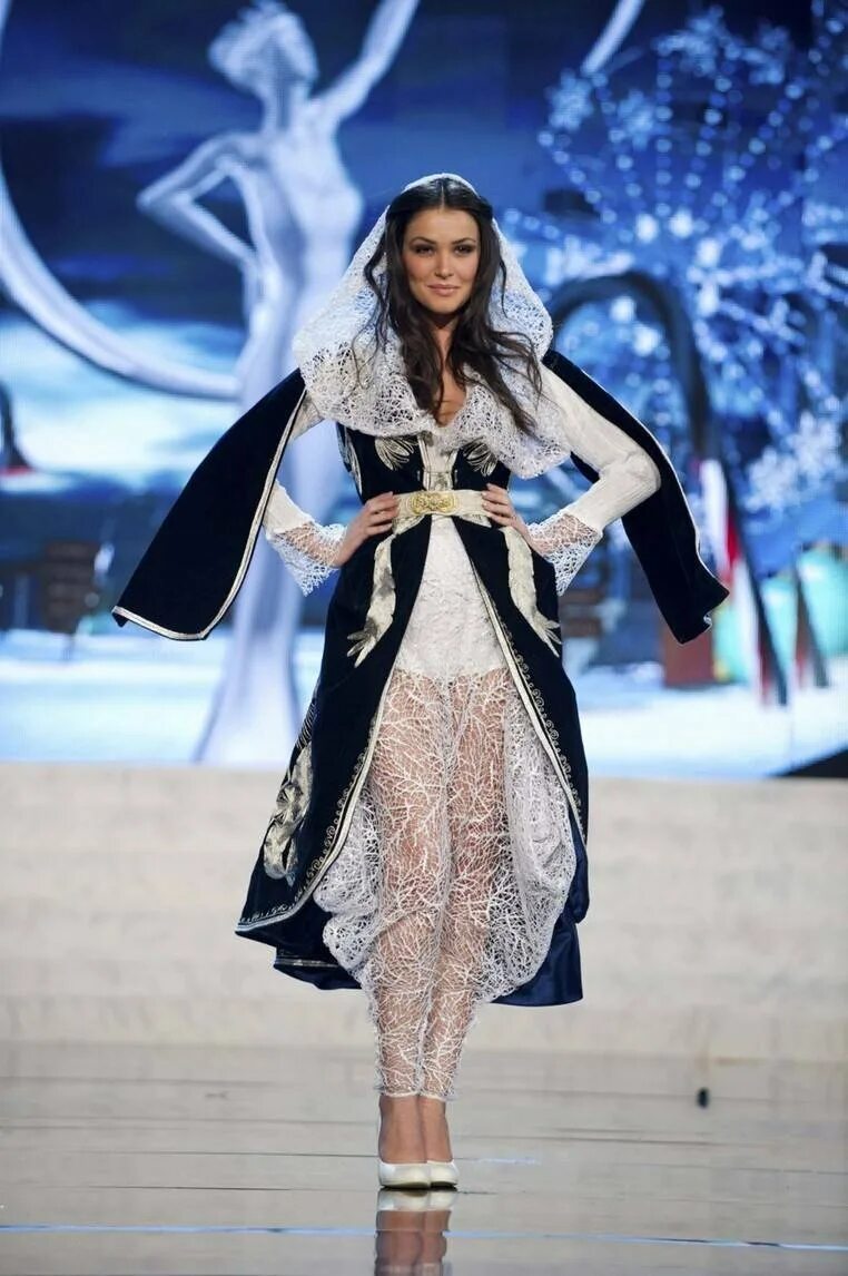 Образ для конкурса. Diana Avdiu. Diana Avdiu Miss Universe. Косово Мисс Вселенная. Самые красивые национальные костюмы.