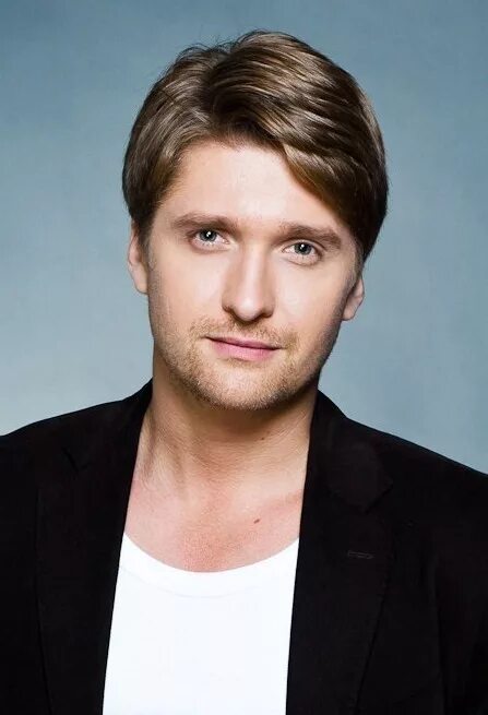 Дмитрий пчела торс. Дмитрий пчела антон карагод. Дмитрий пчела. Дмитрий пчела голый. Дмитрий пчела отчество.