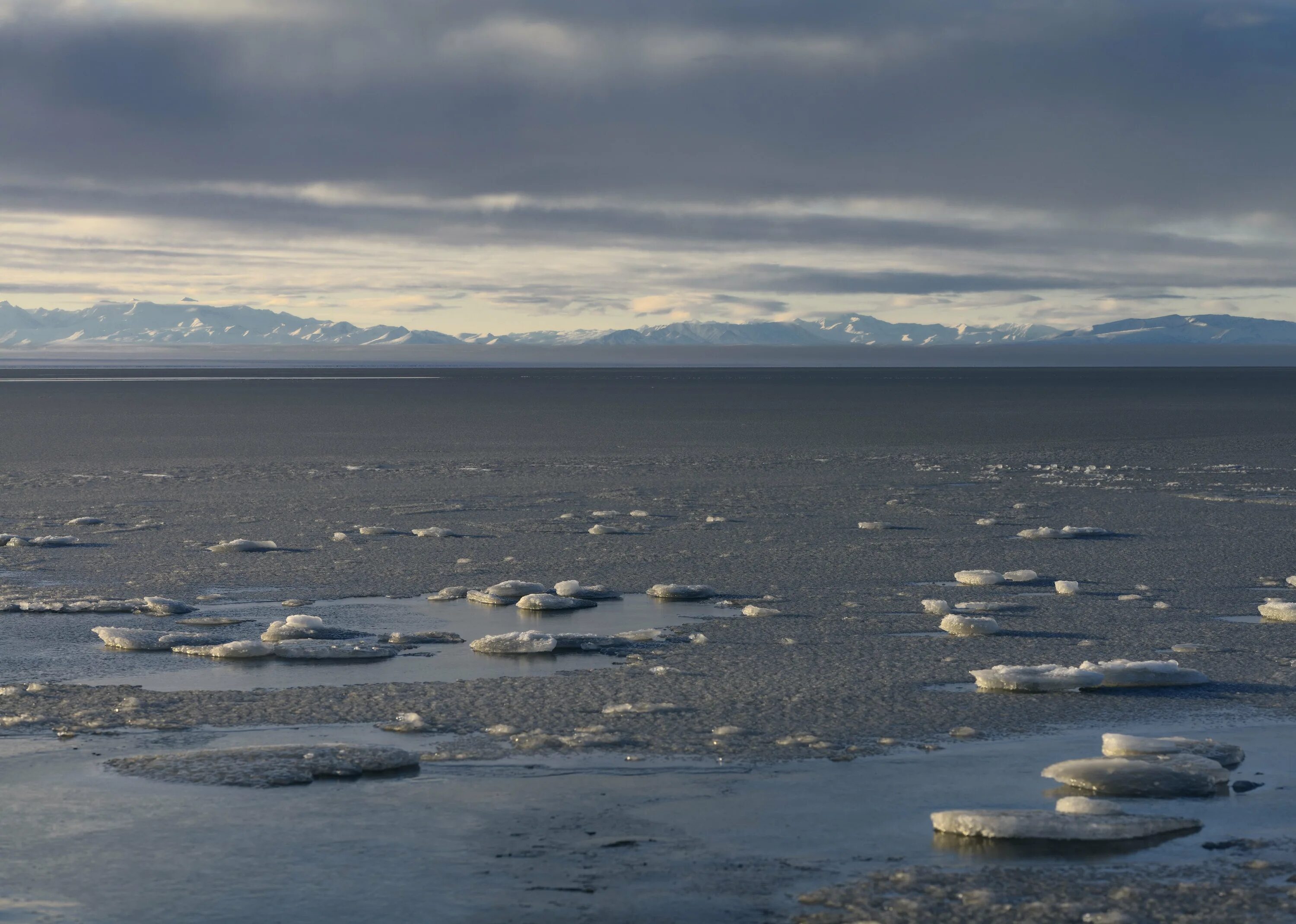 Объясните почему прогнозирование ледовитости карского моря. Торосы Карское море. Северный океан. Восточно Сибирское море. Озера Северного Ледовитого океана.