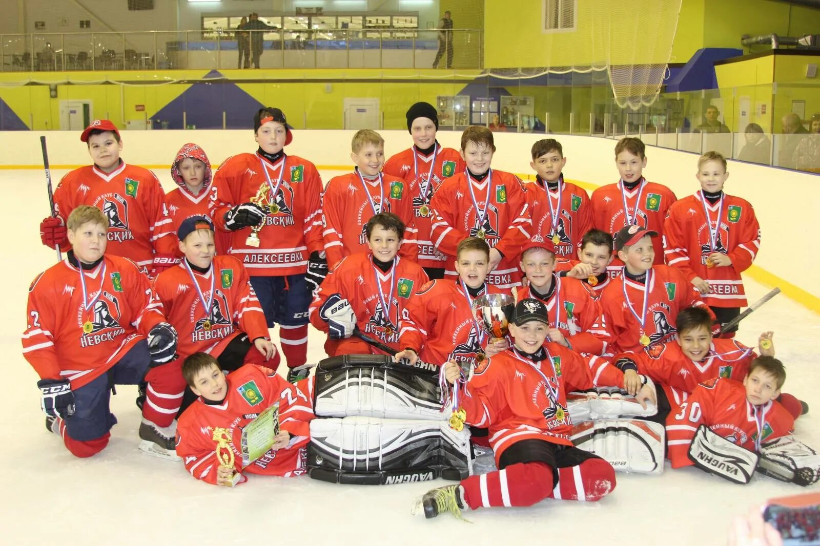 каток алексеевка. спортивный комплекс невский алексеевка. ледовый дворец видное. приглашаем на массовое катание. каток невский алексеевка.