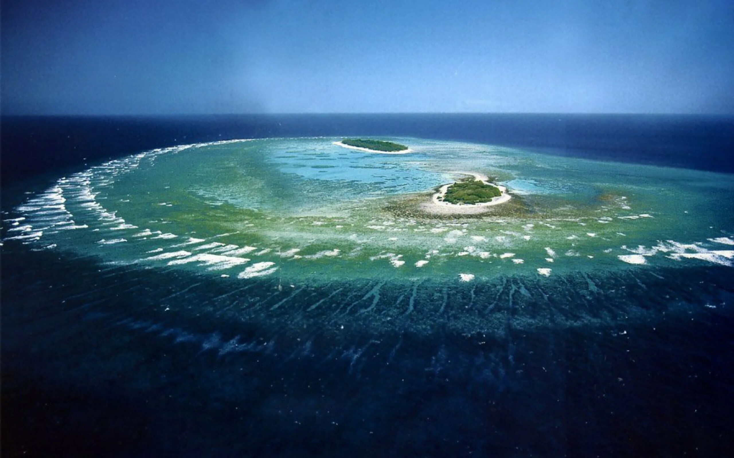 Большой барьерный риф австралия. Большой барьерный риф (great barrier reef). Большой борьерный лив в австралии. Коралловый барьерный риф в австралии. Острова большого барьерного рифа.