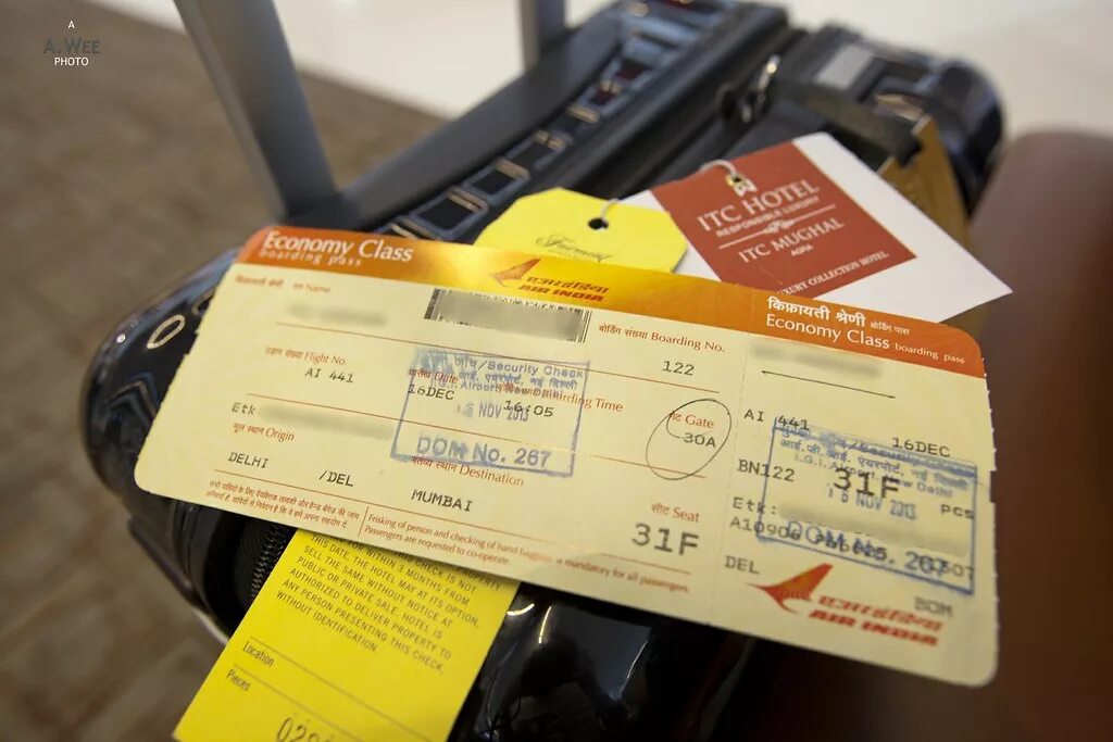 Билет Air India. Билет на самолет Эмирейтс фотография. Emirates Boarding Pass. Фото билета Эмирейтс.