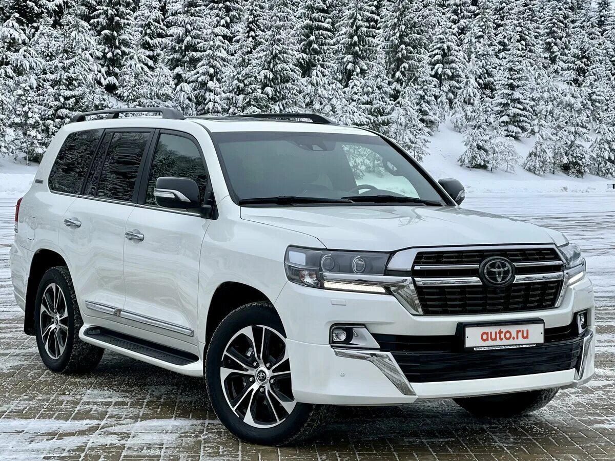 Купить лк 200. Toyota Land Cruiser 200 2020. Toyota Land Cruiser 200 белый. Toyota Land Cruiser 200 2020 белый. Тойота ленд Крузер 200 2021 белый.