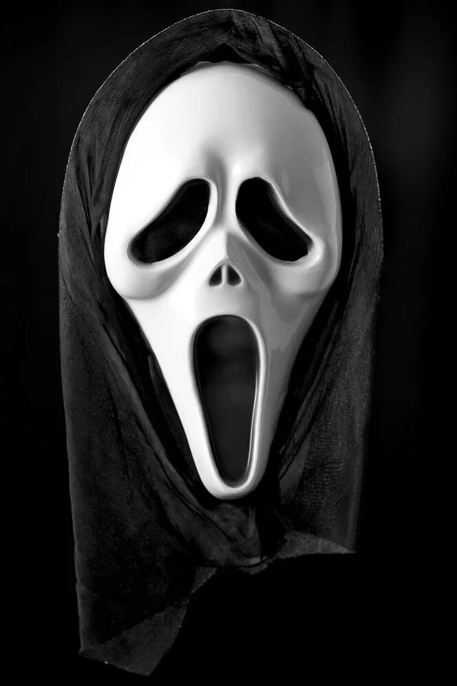 Ужастик белая маска. Страшные маски из фильмов. Маска психованый лунатик. Ужастик белая маска. Маска пластиковая.